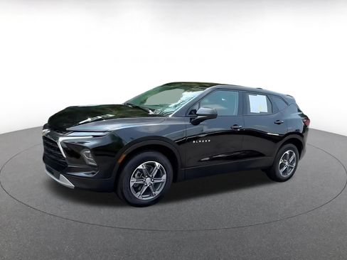 Used 2025 Chevrolet Blazer LT FWD image 8