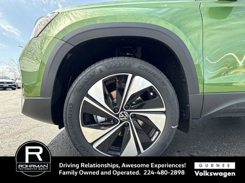 Used 2025 Volkswagen Taos SE image 12