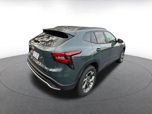 Used 2025 Chevrolet Trax LT image 8