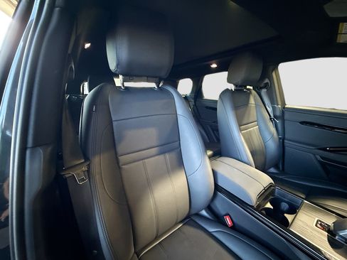 Used 2025 Land Rover Range Rover Evoque Dynamic SE image 15