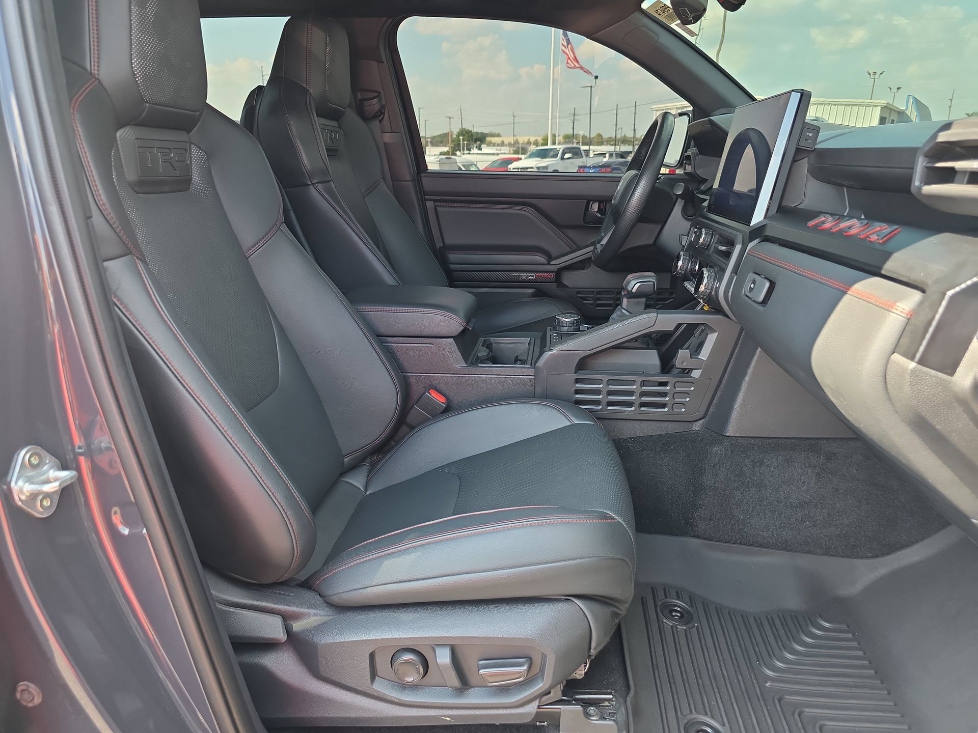 Used 2024 Toyota Tacoma TRD Pro AWD/4WD image 16