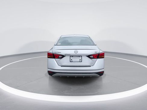 Used 2024 Nissan Altima 2.5 SV FWD image 7