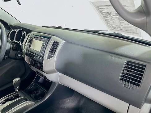 Used 2013 Toyota Tacoma 4x4 Access Cab V6 image 25