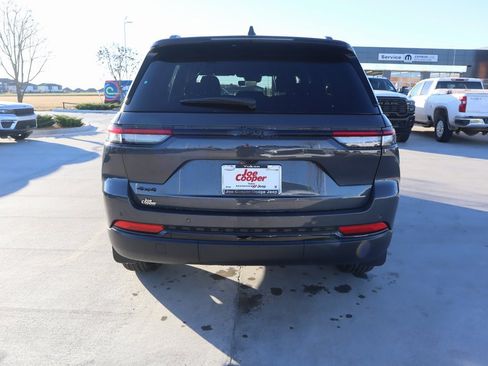 New 2025 Jeep Grand Cherokee Altitude image 22