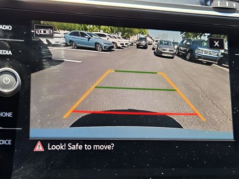 Used 2023 Volkswagen Tiguan SE image 18