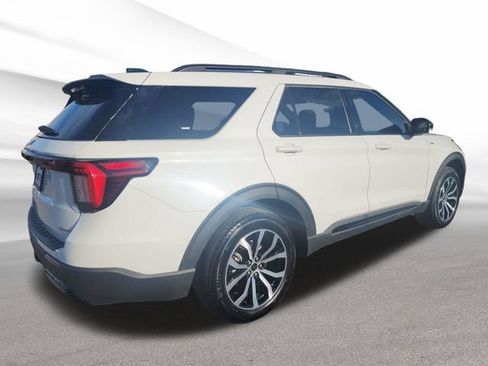 Used 2025 Ford Explorer ST-Line AWD/4WD image 5