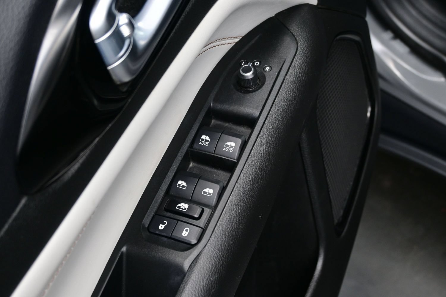 Used 2022 Jeep Compass Limited AWD/4WD image 13