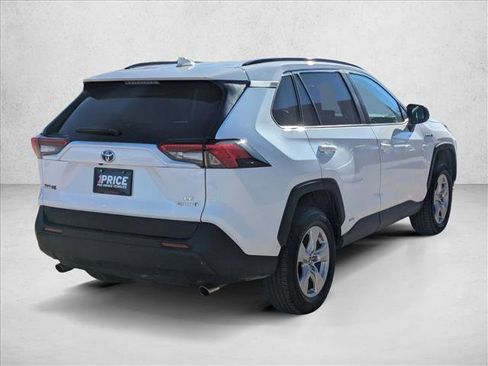 Used 2020 Toyota RAV4 LE image 5