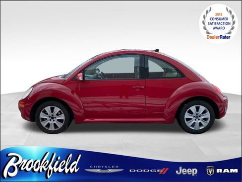 Used 2010 Volkswagen Beetle Coupe image 5