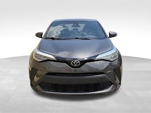 Used 2020 Toyota C-HR XLE FWD image 2
