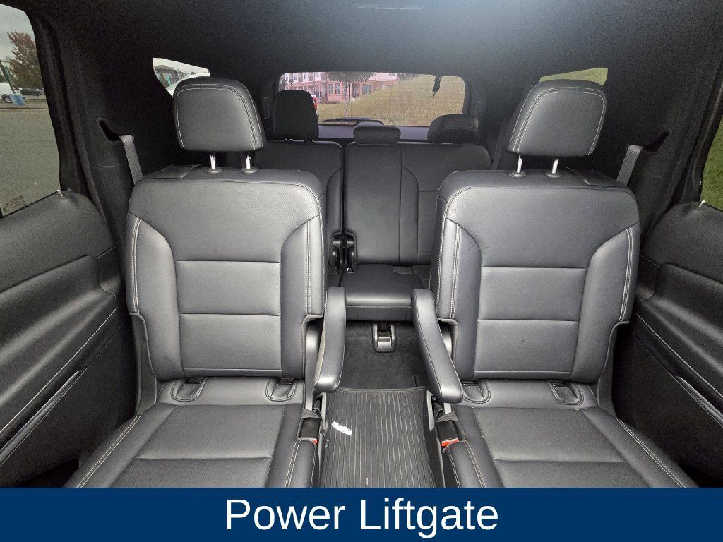 Used 2025 Chevrolet Traverse LT w/ Sun and Wheel Package FWD image 16
