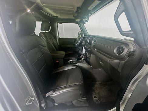 Used 2023 Jeep Wrangler Sahara w/ Cold Weather Group image 31