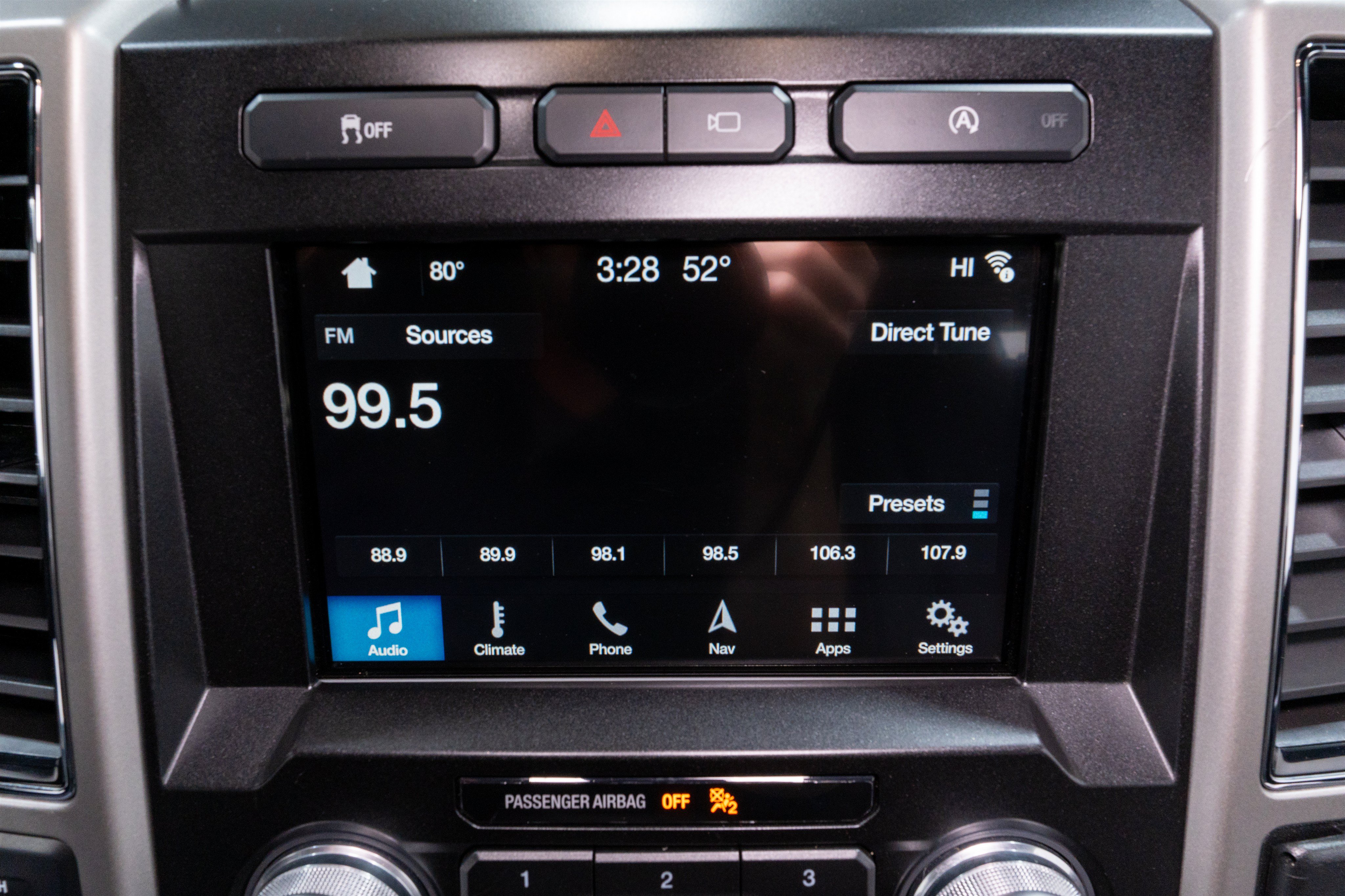 Used 2018 Ford F150 Lariat w/ Equipment Group 502A Luxury AWD/4WD image 24