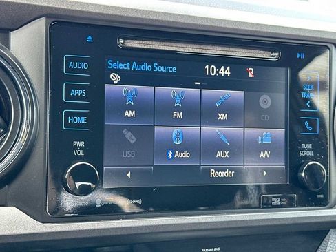 Used 2018 Toyota Tacoma TRD Sport image 19