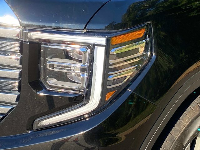 Used 2025 GMC Sierra 1500 SLT AWD/4WD image 5
