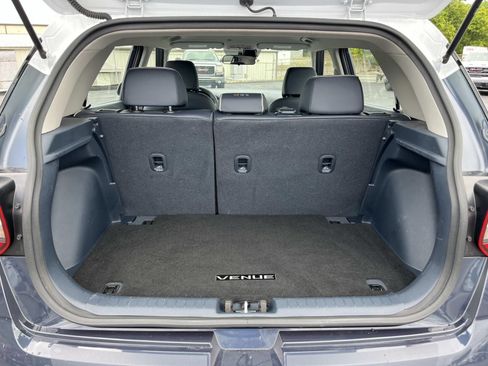 Used 2023 Hyundai Venue Limited FWD image 19