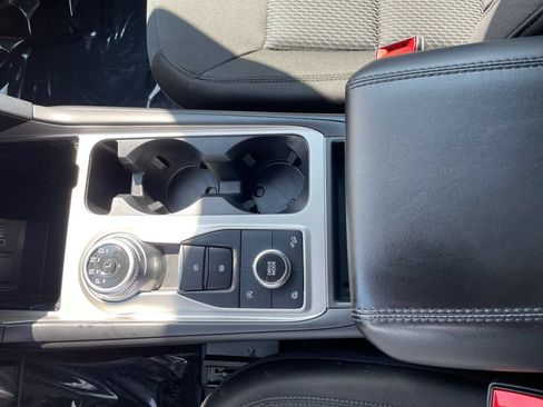 Used 2023 Ford Explorer XLT AWD/4WD image 21