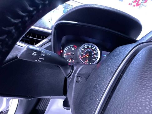 Used 2022 Toyota Corolla Cross LE w/ Moonroof Package FWD image 10