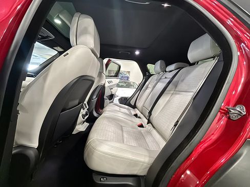 Used 2018 Land Rover Range Rover Velar R-Dynamic SE AWD/4WD image 16
