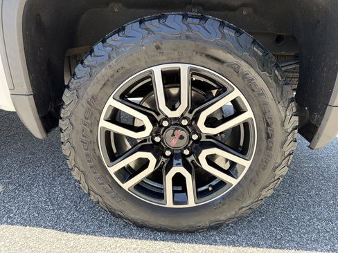 Used 2022 GMC Sierra 1500 AT4 w/ AT4 Premium Package AWD/4WD image 20