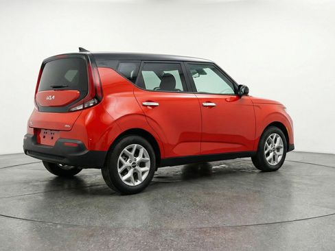 Used 2025 Kia Soul LX w/ LX Technology Package image 9