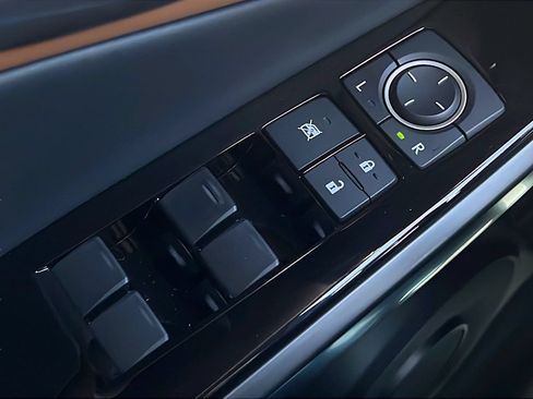 Used 2025 Lexus IS 350 F Sport RWD image 18