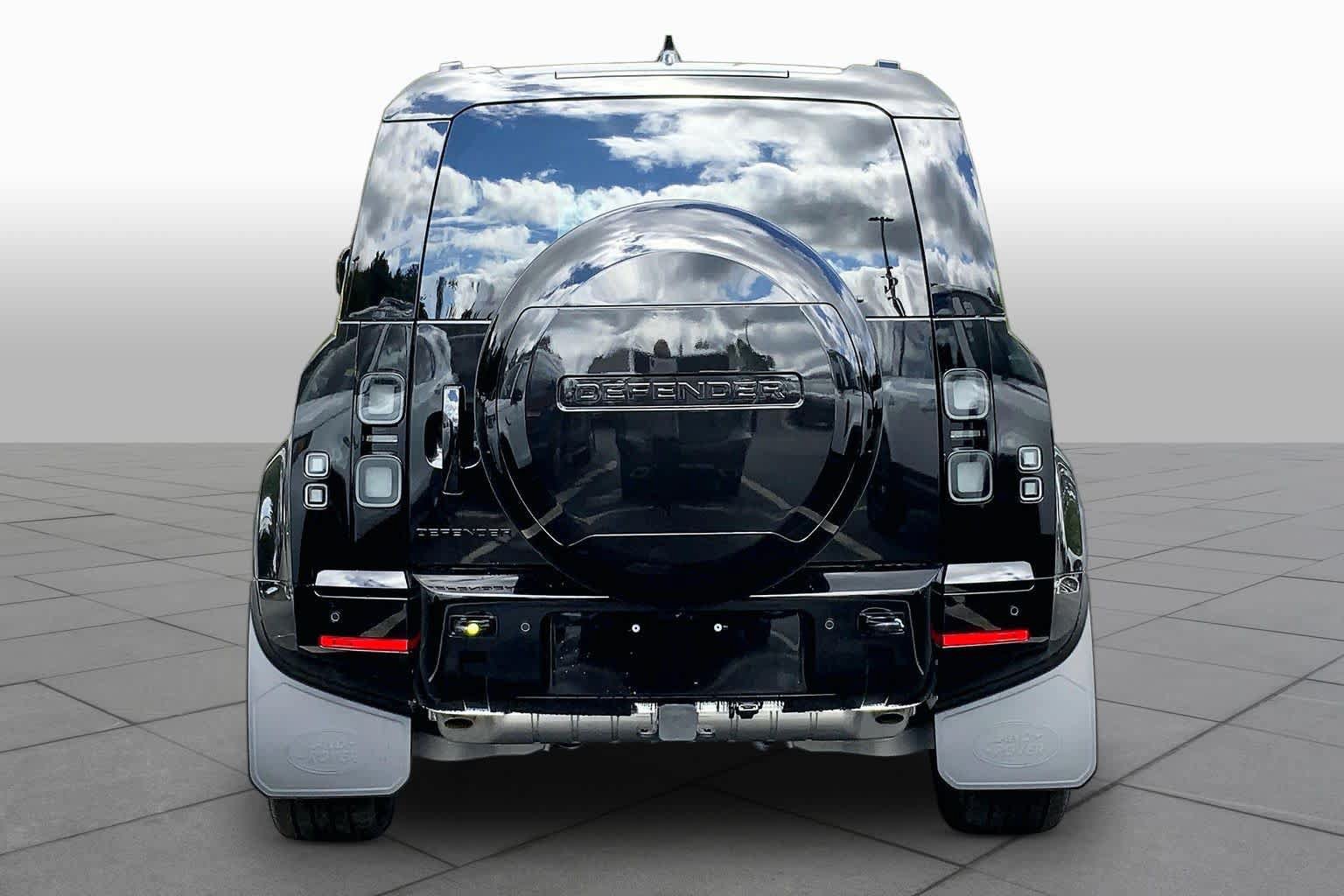 New 2026 Land Rover Defender 110 X-Dynamic SE AWD/4WD image 4