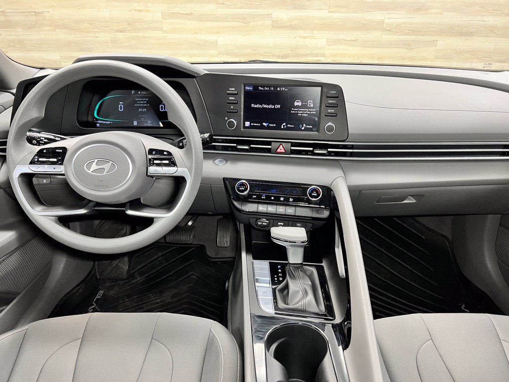 Used 2025 Hyundai Elantra Hybrid FWD image 2