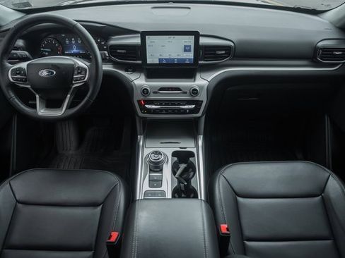 Used 2024 Ford Explorer XLT w/ Equipment Group 202A image 21