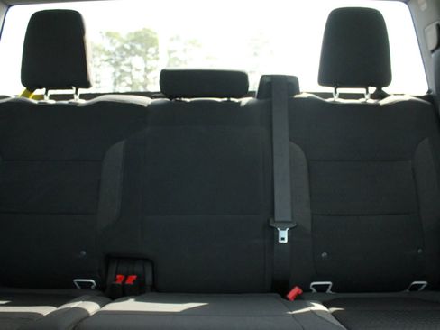 Used 2023 Chevrolet Silverado 2500 LT w/ Convenience Package image 16