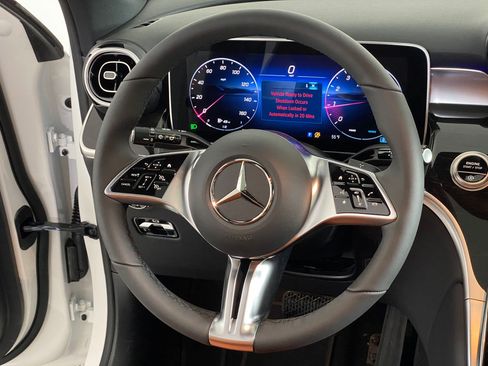 Used 2026 Mercedes-Benz GLC 300 4MATIC image 17