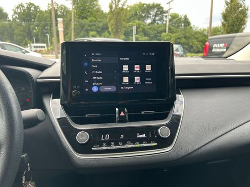 Used 2025 Toyota Corolla LE FWD image 17