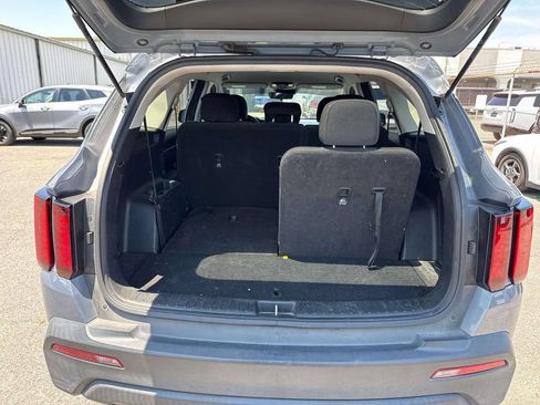 Used 2023 Kia Sorento LX AWD/4WD image 9