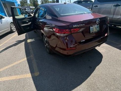 Used 2022 Nissan Sentra SV FWD image 2