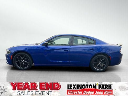 Used 2019 Dodge Charger SXT image 3