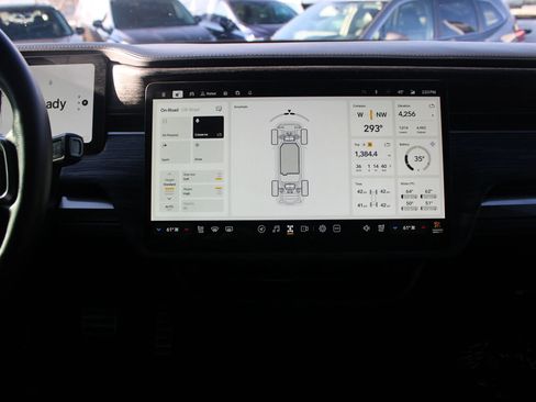 Used 2022 Rivian R1T Adventure image 19