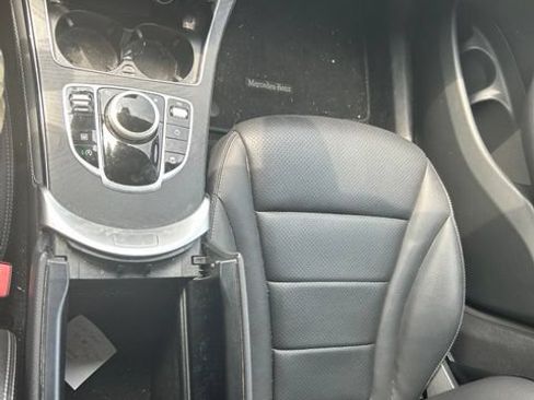 Used 2019 Mercedes-Benz GLC 300 4MATIC image 18
