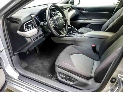 Used 2020 Toyota Camry LE w/ Convenience Package FWD image 9