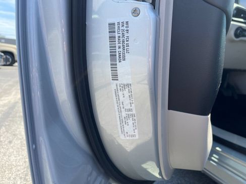 Used 2024 Chrysler Pacifica Touring-L FWD image 33