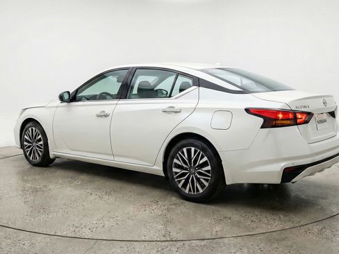 Used 2025 Nissan Altima 2.5 SV FWD image 6