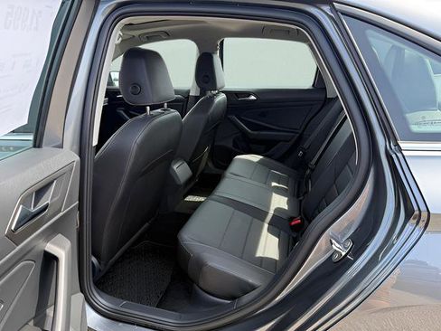 Used 2024 Volkswagen Jetta SE FWD image 5