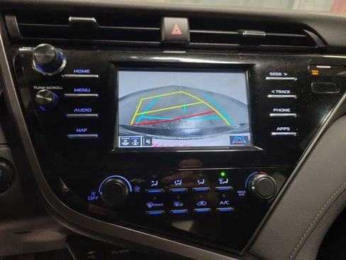 Used 2019 Toyota Camry LE image 18