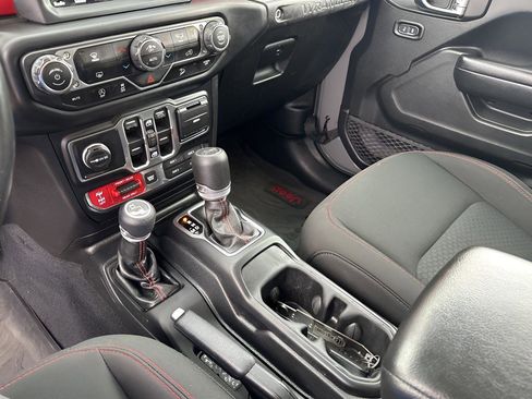 Used 2019 Jeep Wrangler Unlimited Rubicon image 38