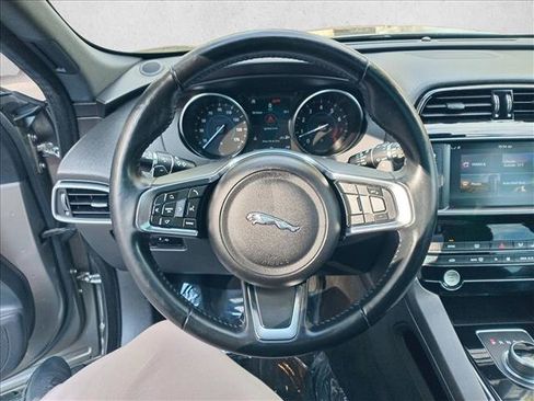 Used 2018 Jaguar F-PACE Prestige image 17