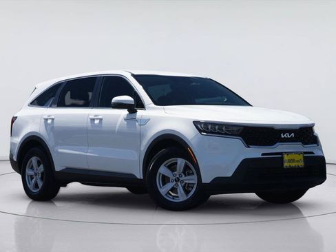 Used 2023 Kia Sorento LX FWD image 2