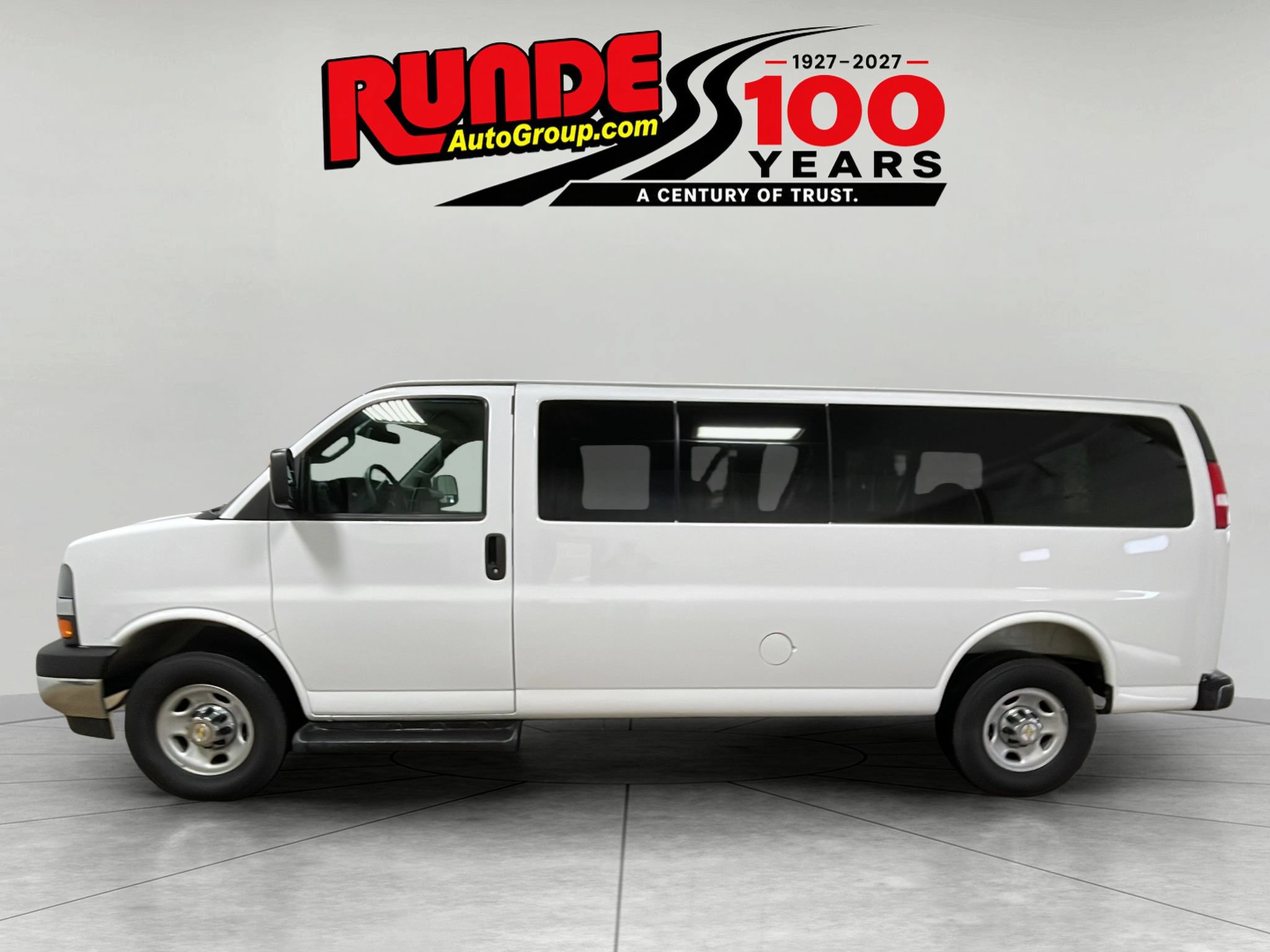 Used 2025 Chevrolet Express 3500 LT w/ LT Preferred Equipment Group RWD image 2