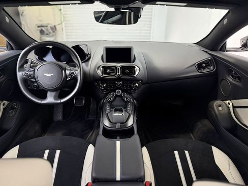 Used 2022 Aston Martin V8 Vantage Coupe RWD image 42