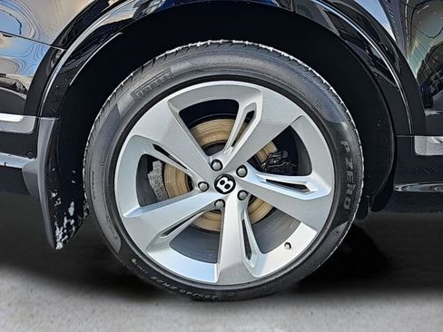 Certified 2022 Bentley Bentayga image 17