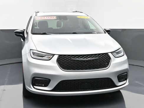 Used 2023 Chrysler Pacifica Limited w/ S Appearance Package image 8