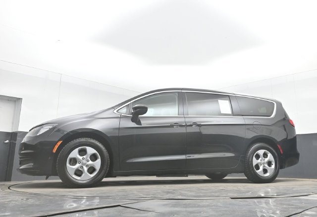 Used 2017 Chrysler Pacifica LX w/ Tire & Wheel Group FWD image 44